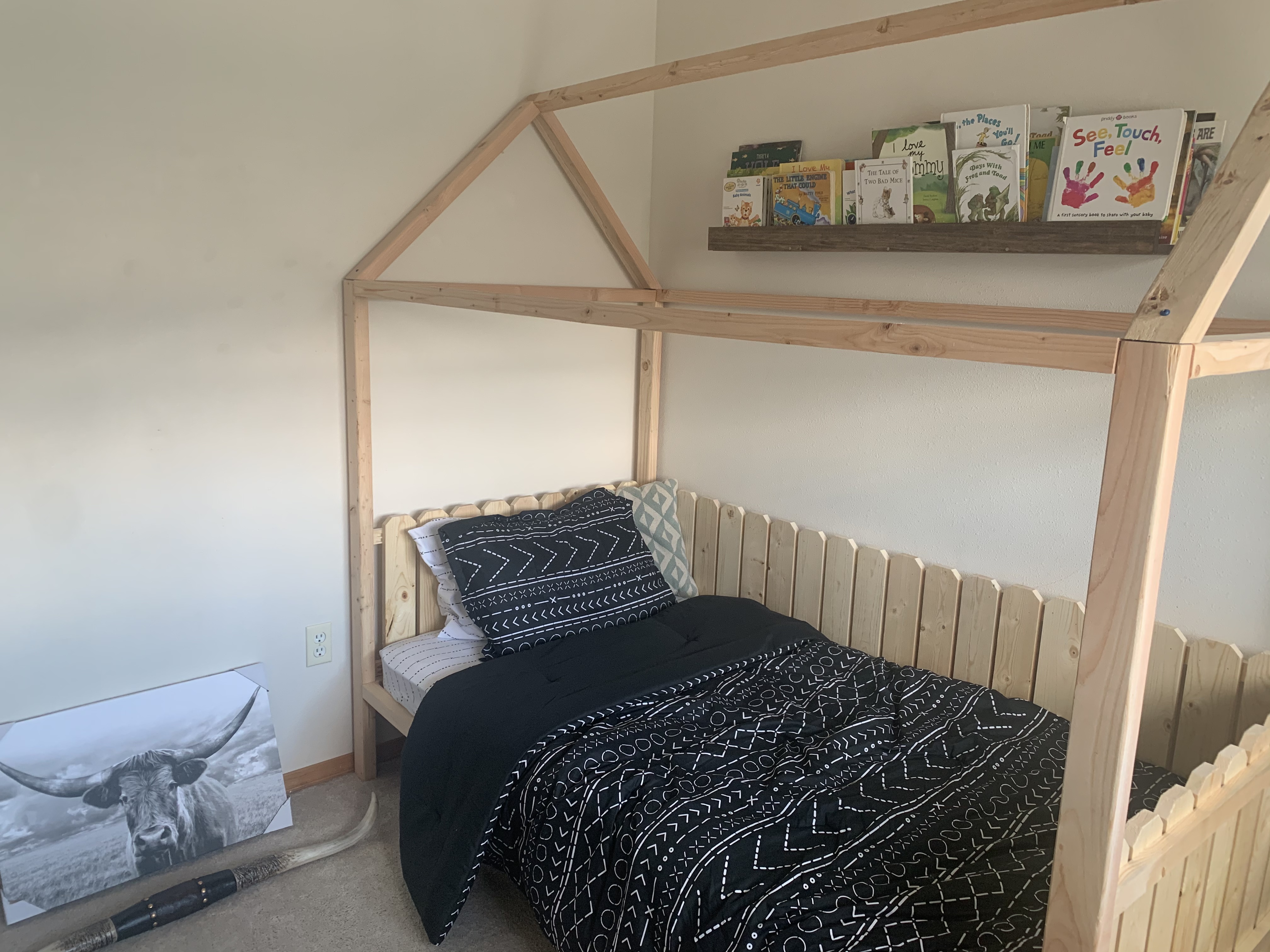 Toddler house bed twin