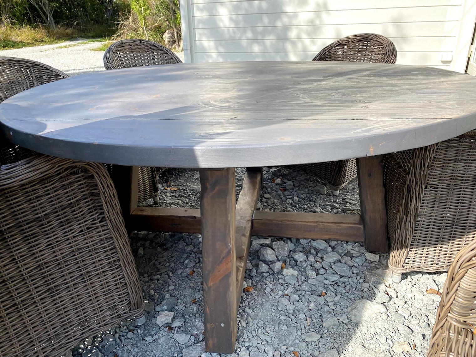 Round outdoor table