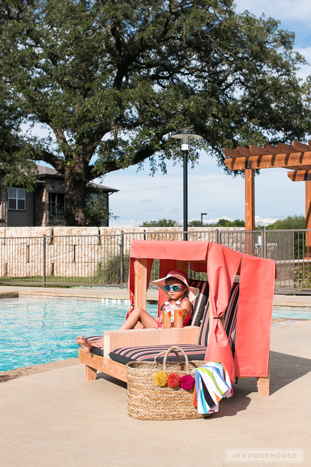 How to build a kids outdoor double lounge chair. Free plans by Jen Woodhouse