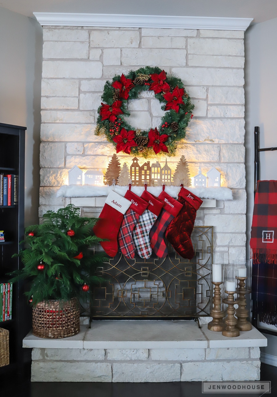 How to decorate your mantel for Christmas