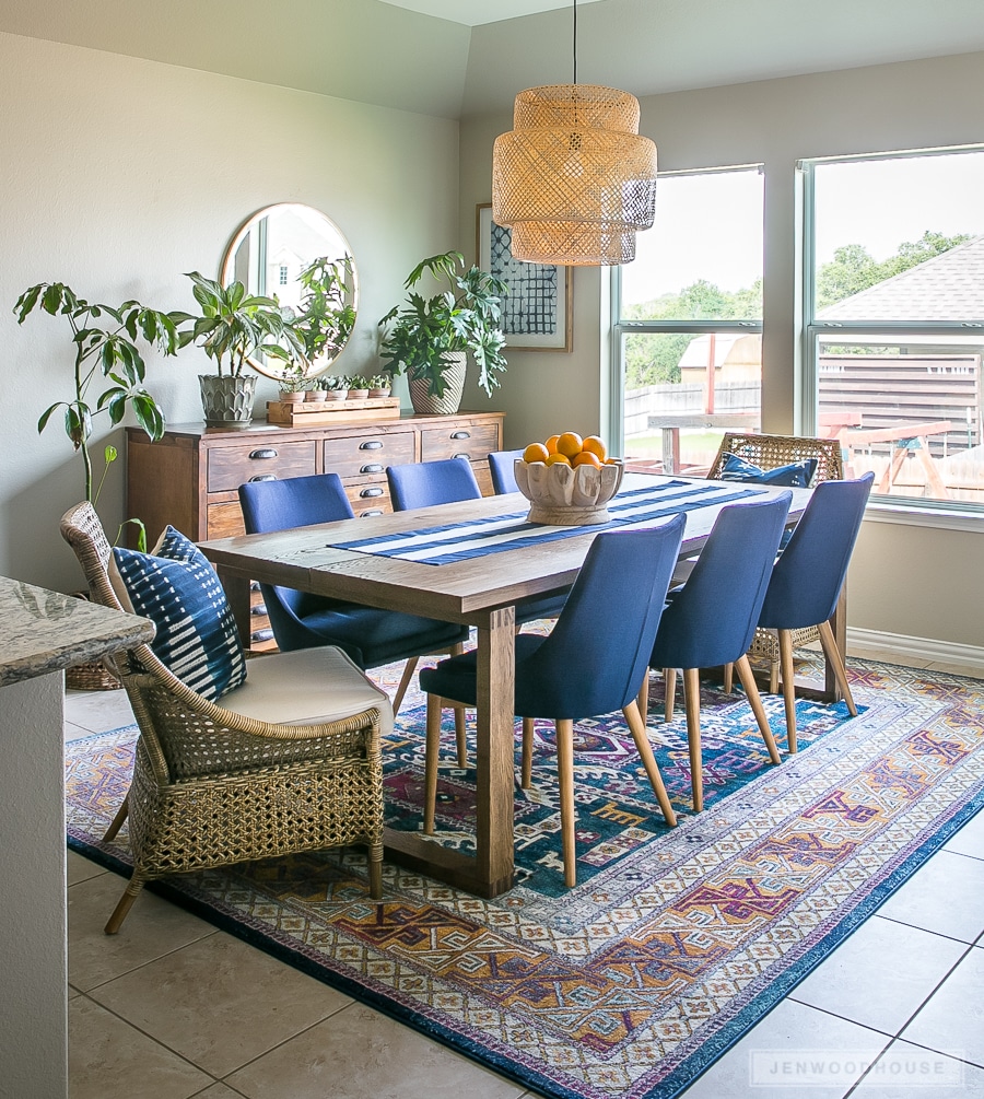 Summer dining room